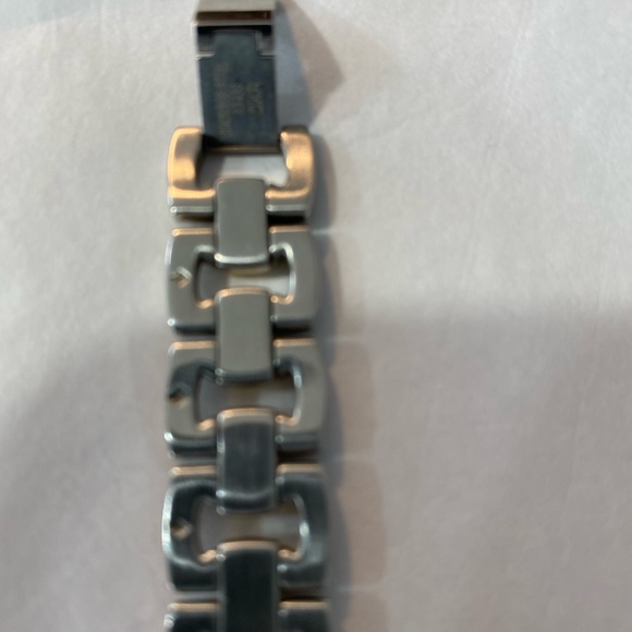 Tissot pre owned ladies watch . Model G334s Two Tone watch. Excellent condition. - Picture 15 of 16